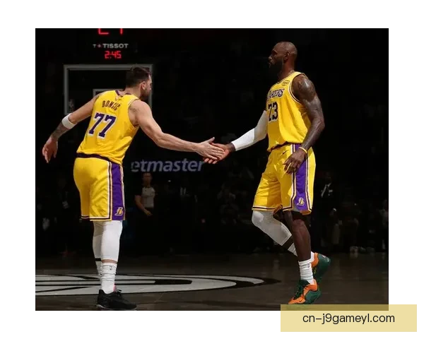 东詹合砍52分湖人再轻取国王